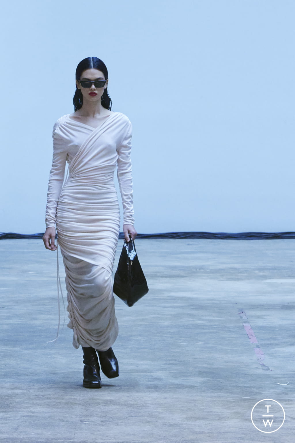 Fashion Week New York Fall/Winter 2022 look 28 from the Khaite collection 女装