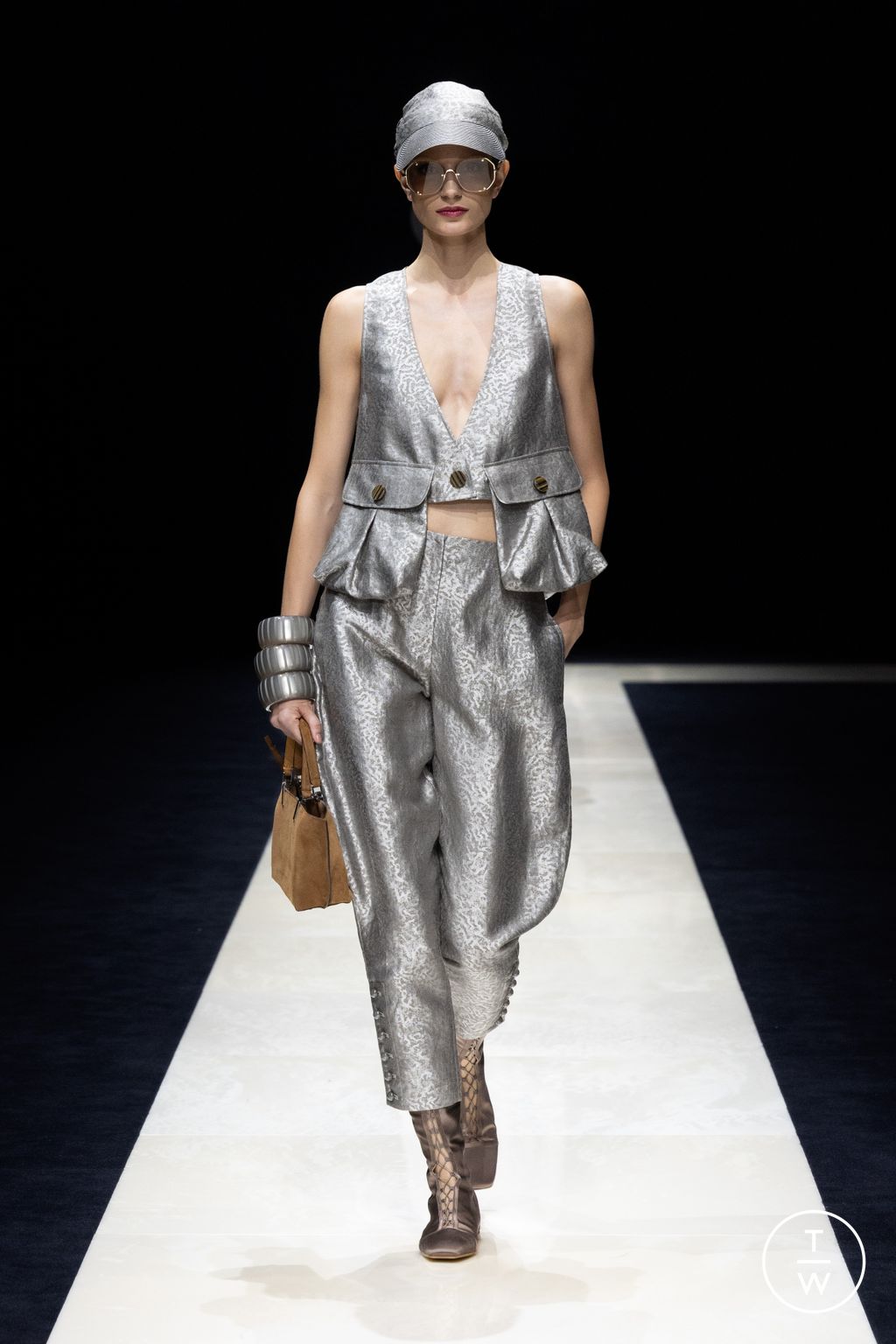 Fashion Week Milan Spring/Summer 2025 look 28 from the Emporio Armani collection womenswear