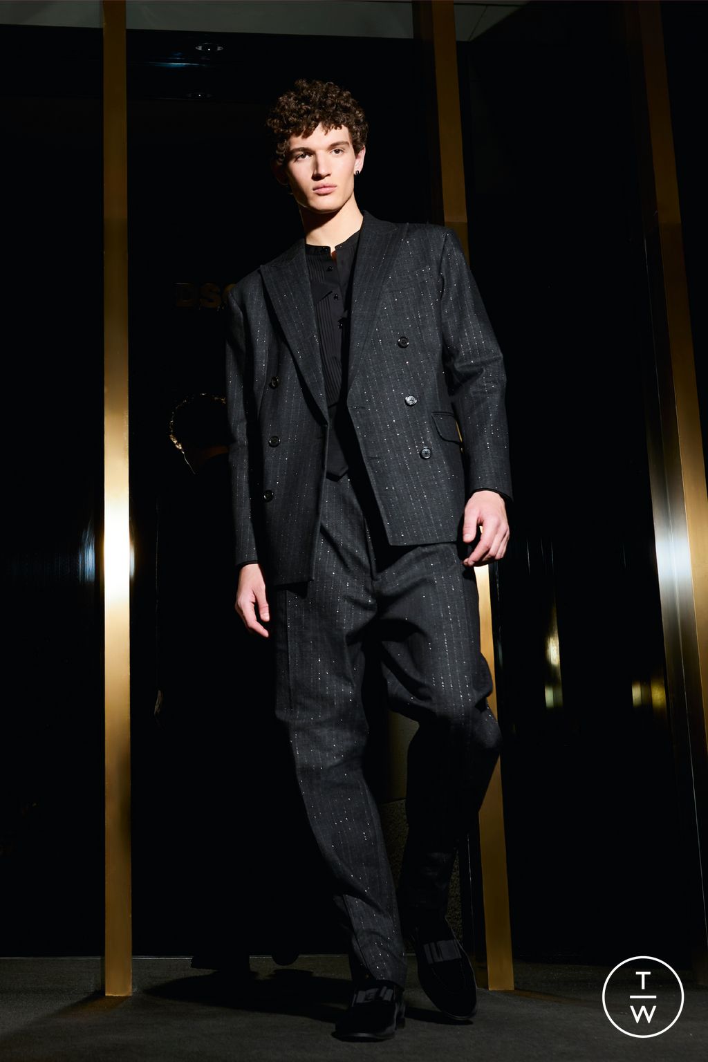 Fashion Week Milan Pre-Fall 2025 look 28 from the Dsquared2 collection 男装