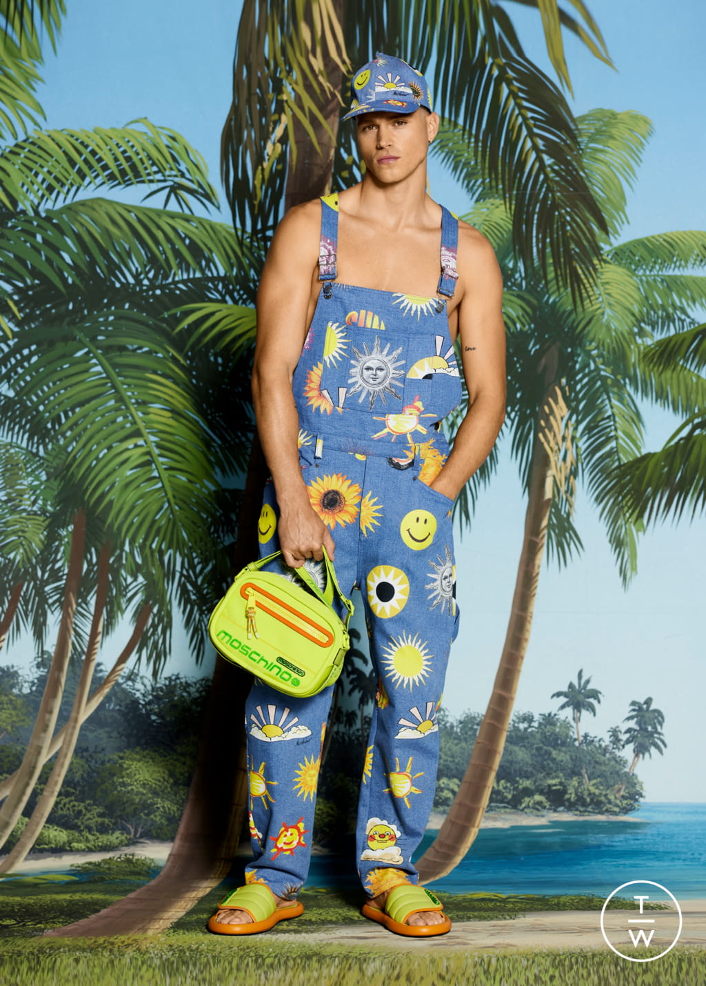 Fashion Week Milan Resort 2022 look 28 from the Moschino collection 男装