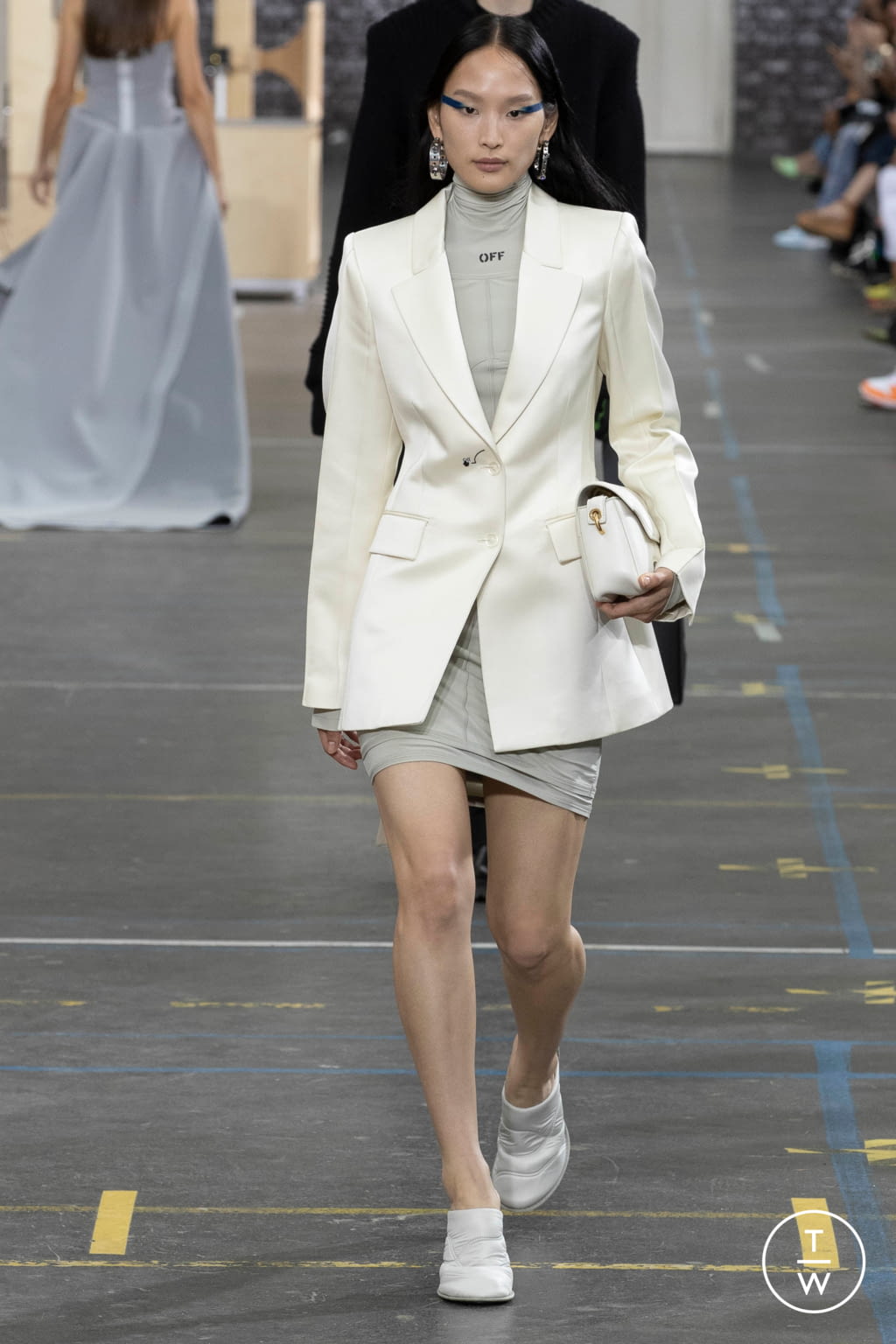 Fashion Week Paris Fall/Winter 2021 look 27 from the Off-White collection 女装