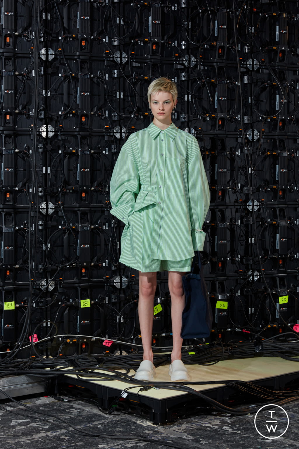 Fashion Week Paris Spring/Summer 2022 look 28 de la collection Wooyoungmi menswear