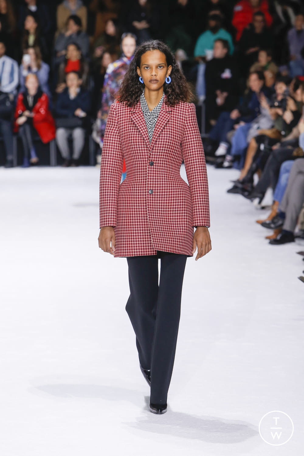 Fashion Week Paris Fall/Winter 2018 look 28 from the Balenciaga collection womenswear