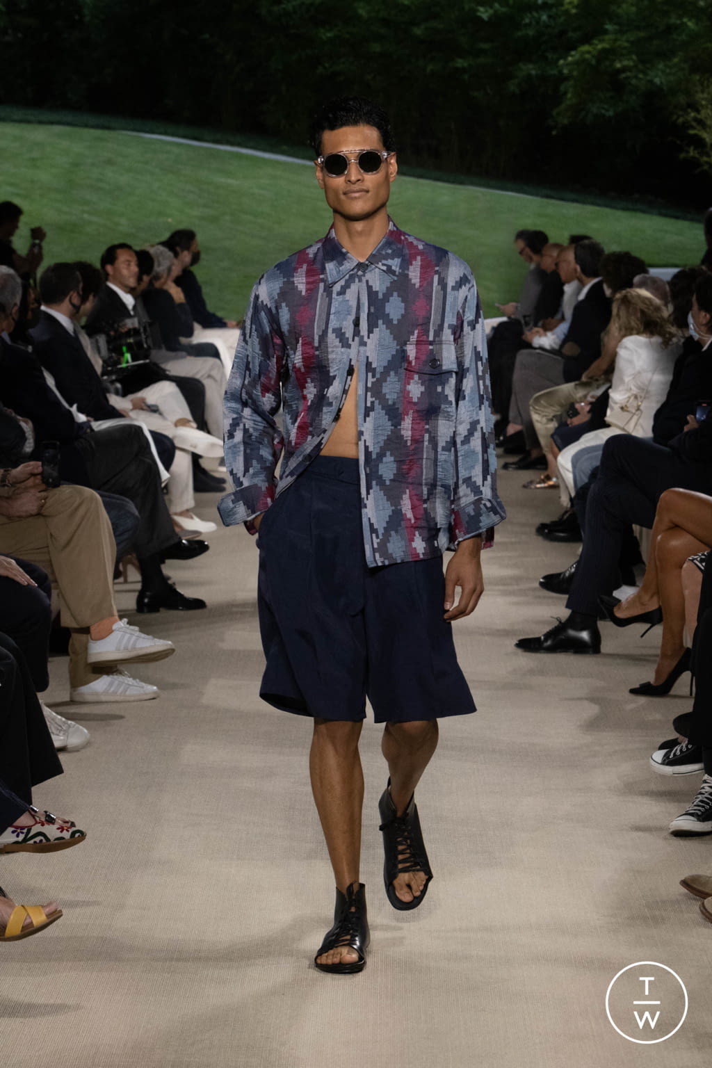 Fashion Week Milan Spring/Summer 2022 look 28 from the Giorgio Armani collection menswear