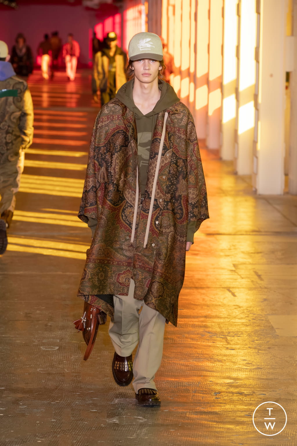 Fashion Week Milan Fall/Winter 2021 look 28 from the Etro collection 男装