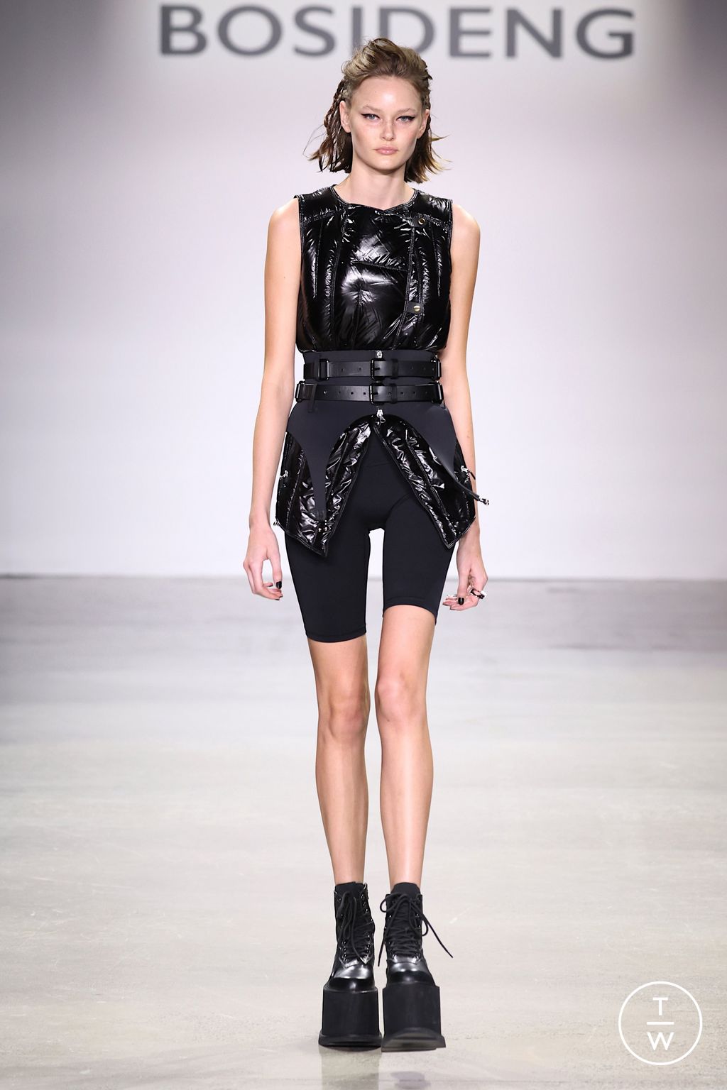 Fashion Week New York Spring/Summer 2023 look 35 from the Bosideng collection 女装