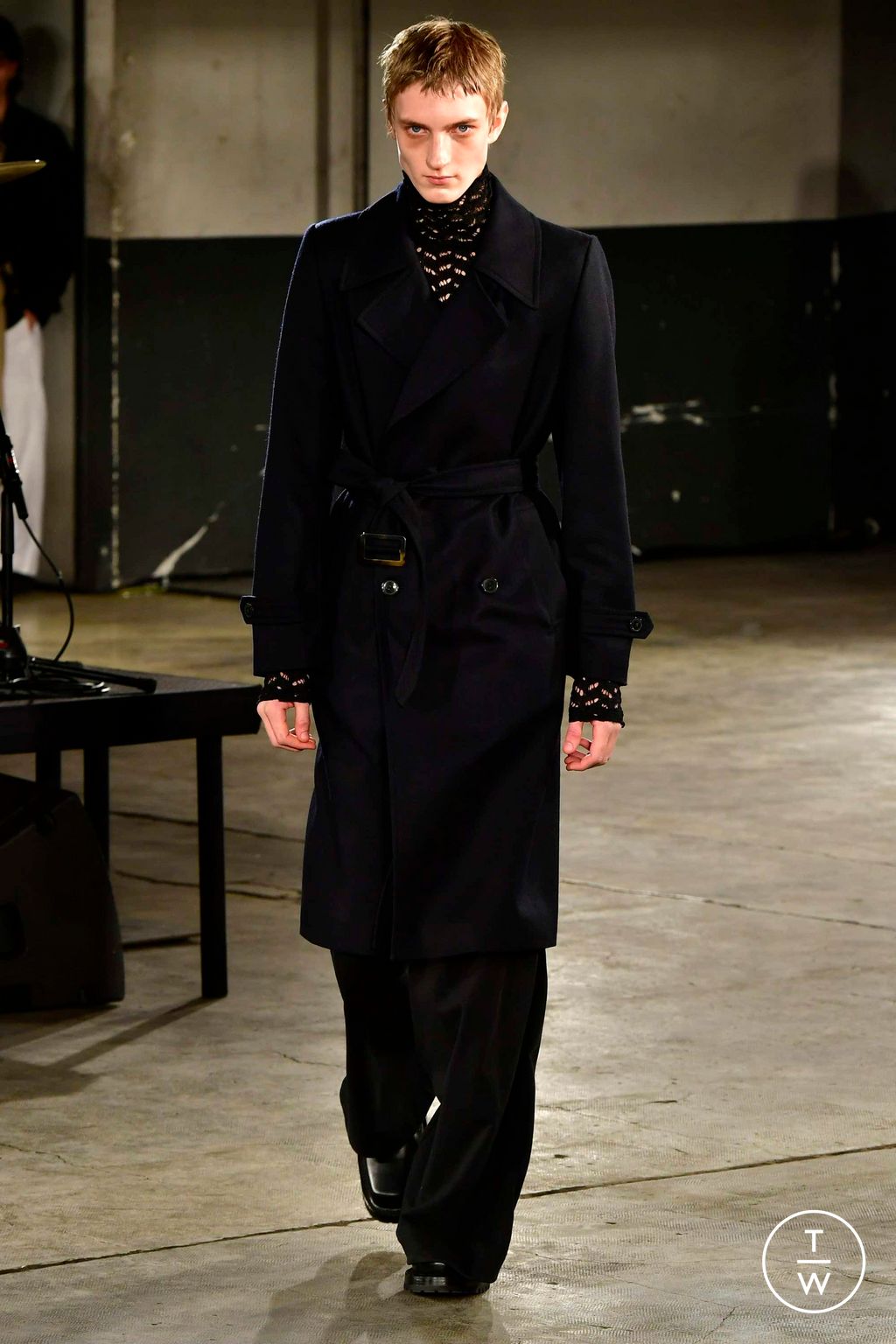 Fashion Week Paris Fall/Winter 2023 look 13 from the Dries Van Noten collection menswear