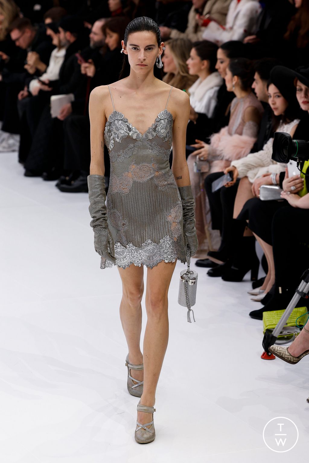 Fashion Week Paris Spring/Summer 2023 look 27 from the Fendi collection couture