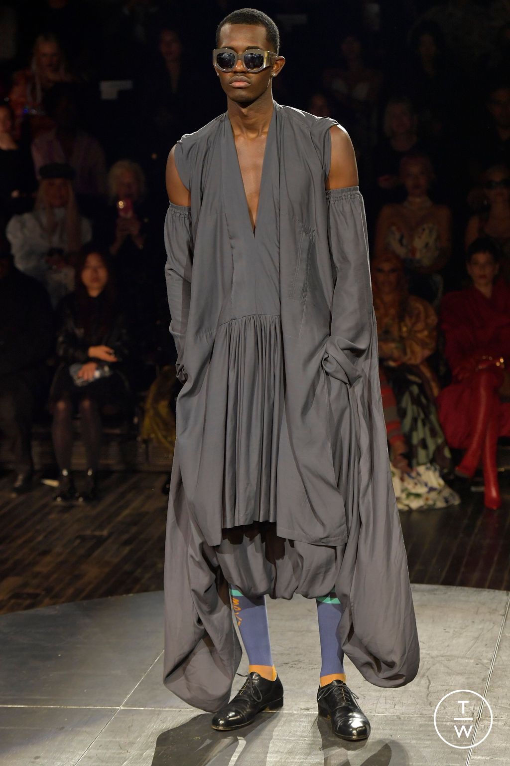Fashion Week Paris Spring/Summer 2023 look 34 from the Andreas Kronthaler for Vivienne Westwood collection womenswear