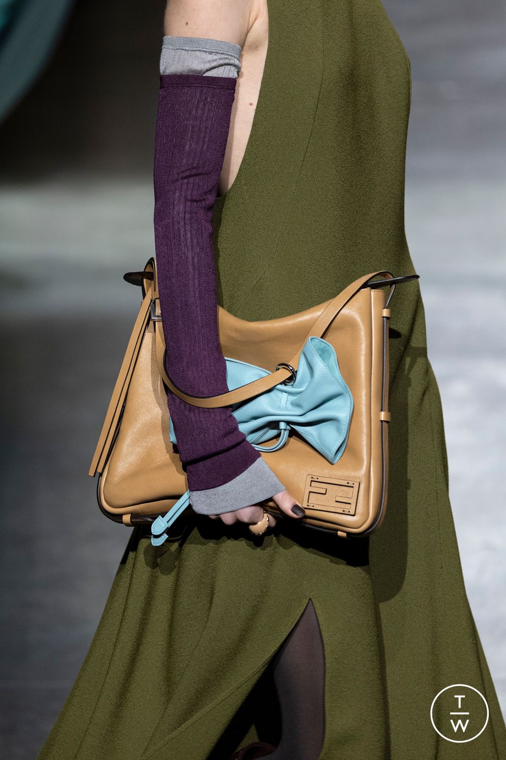 Fashion Week Milan Fall/Winter 2024 look 22 from the Fendi collection 女装配饰