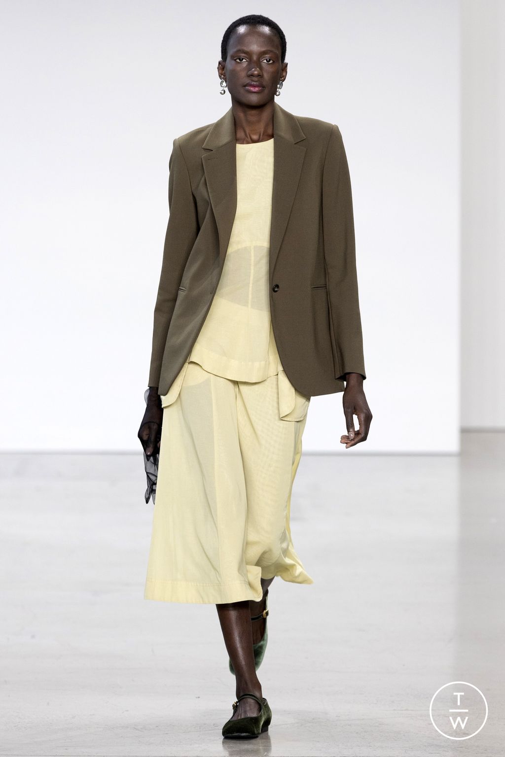 Fashion Week New York Spring/Summer 2023 look 29 from the Deveaux collection womenswear