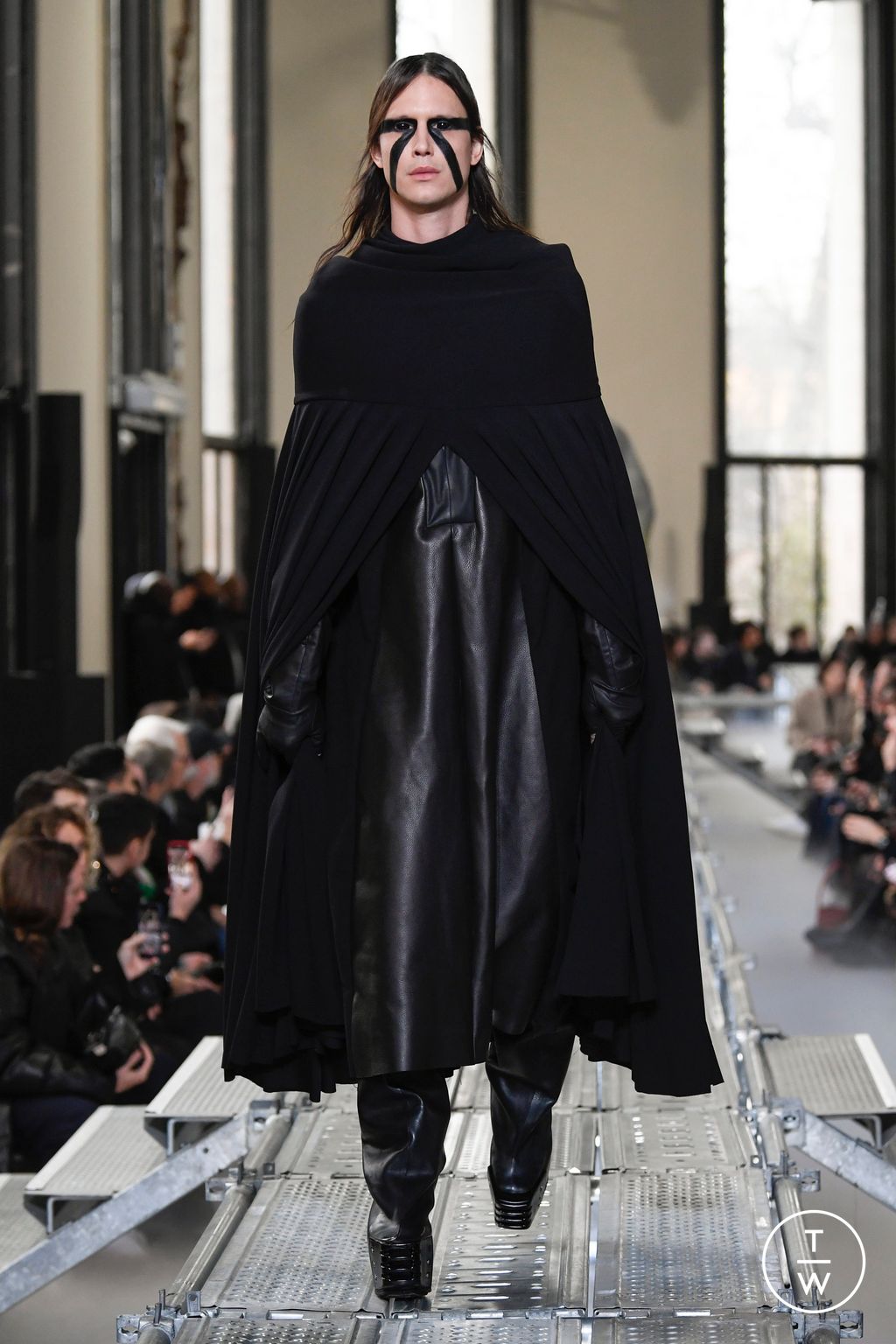 Fashion Week Paris Fall/Winter 2023 look 15 de la collection Rick Owens menswear