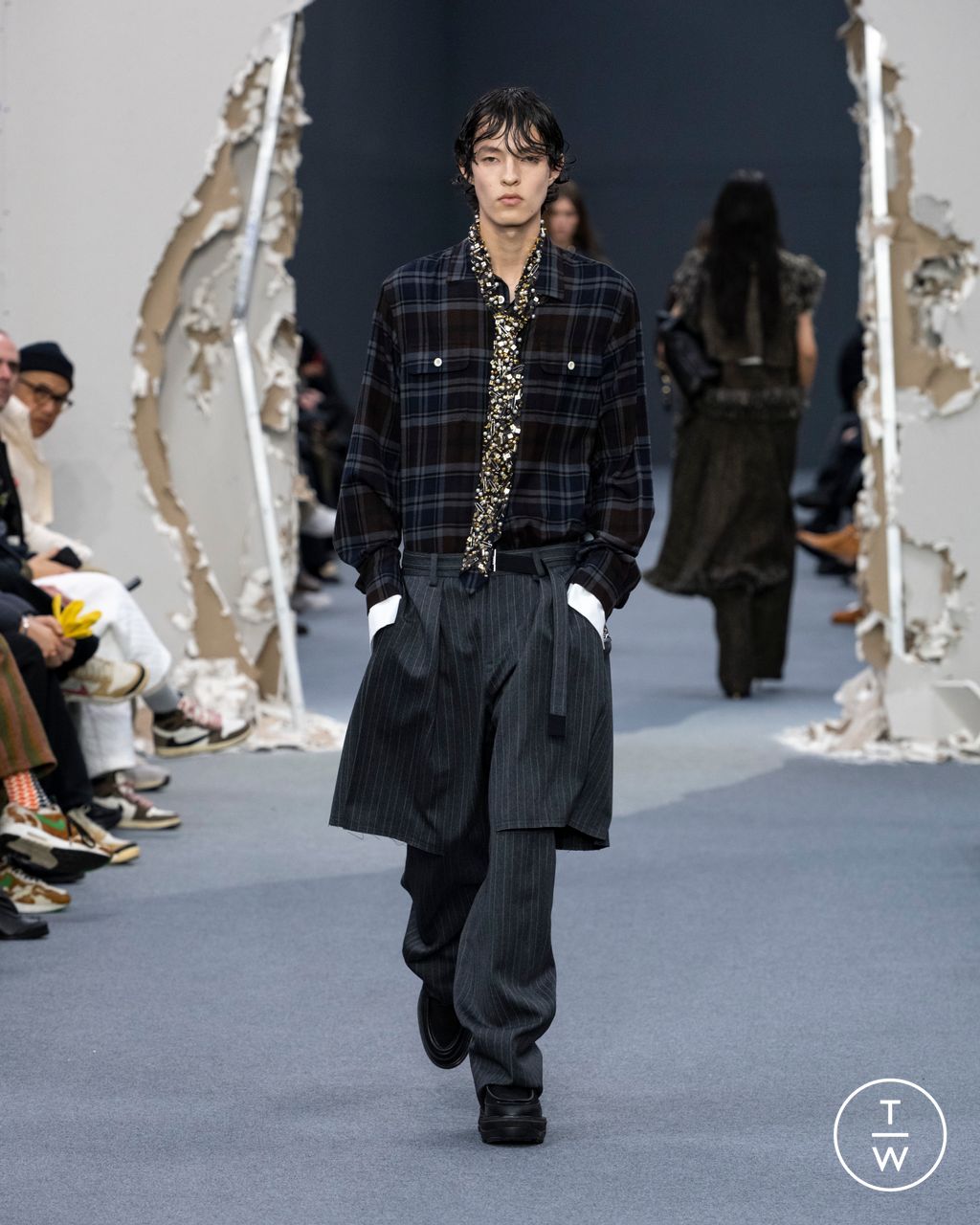 Fashion Week Paris Fall/Winter 2026 look 29 from the Sacai collection 男装