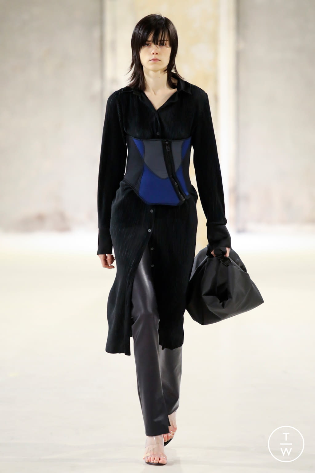 Fashion Week Paris Fall/Winter 2021 look 29 de la collection Atlein womenswear