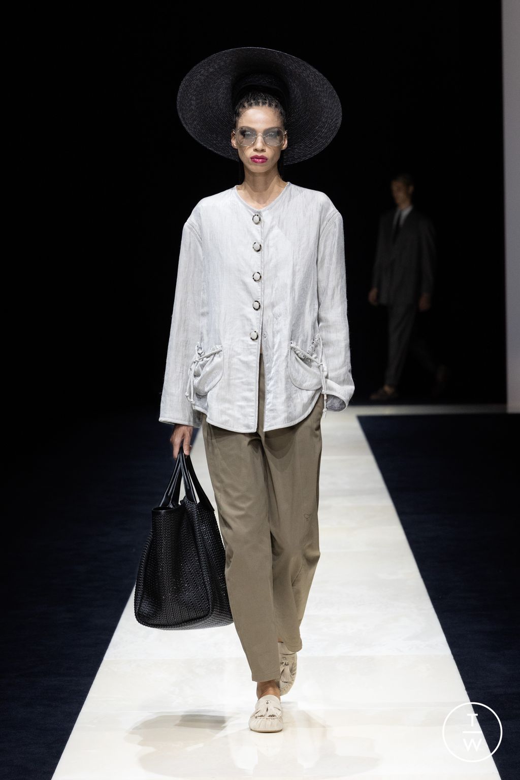 Fashion Week Milan Spring/Summer 2025 look 29 from the Emporio Armani collection womenswear