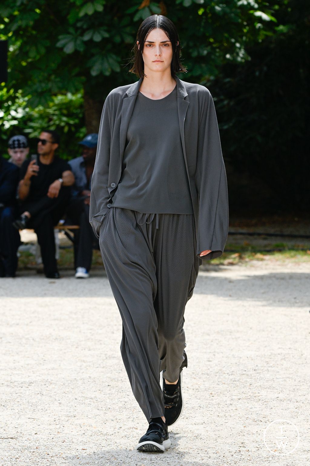 Fashion Week Paris Spring/Summer 2026 look 29 from the White Mountaineering collection 男装