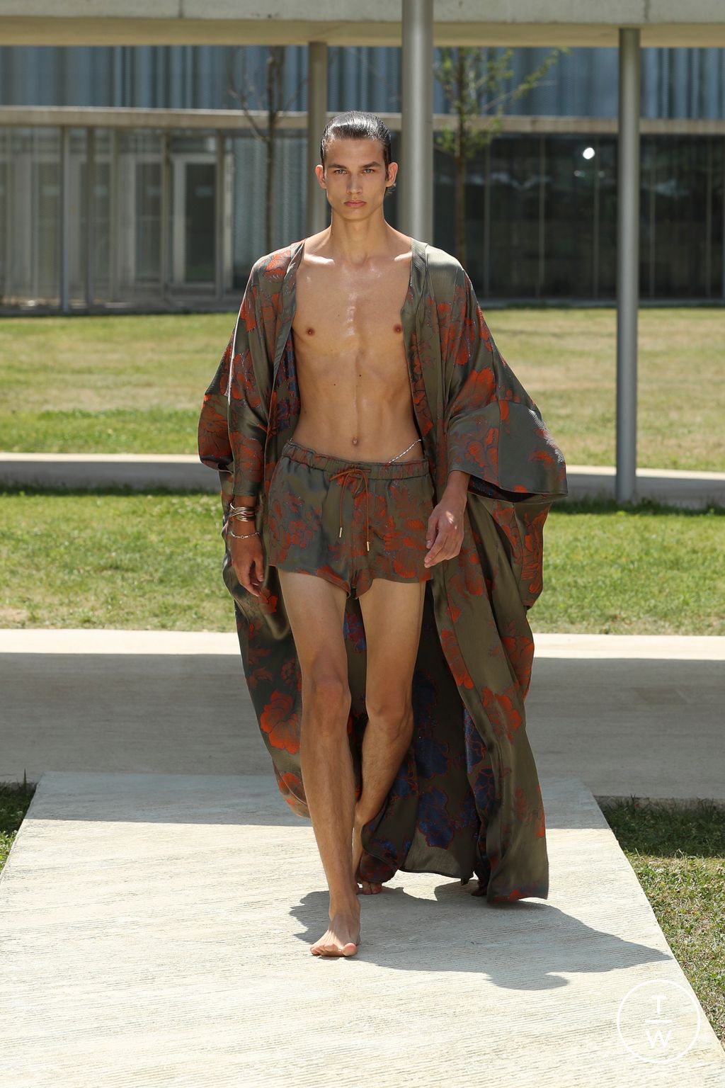 Fashion Week Milan Spring/Summer 2023 look 29 from the Etro collection 男装