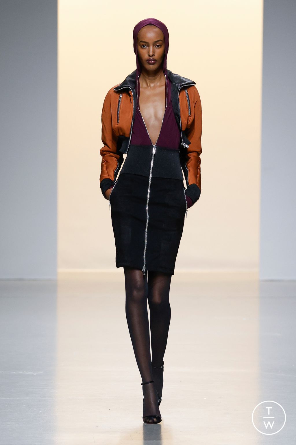 Fashion Week Paris Fall/Winter 2024 look 29 de la collection Atlein womenswear