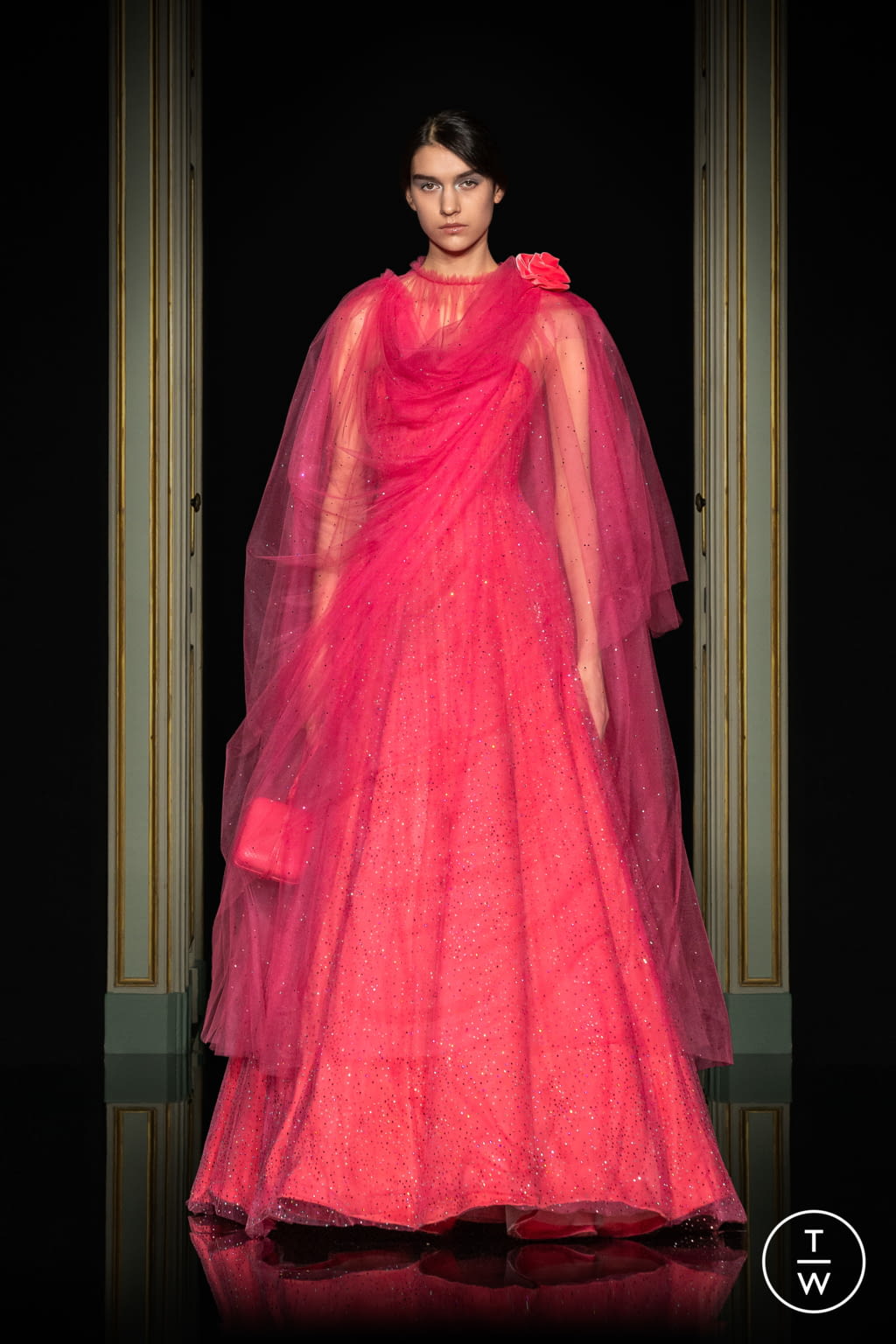 Fashion Week Paris Spring/Summer 2021 look 30 from the Giorgio Armani Privé collection 高级定制