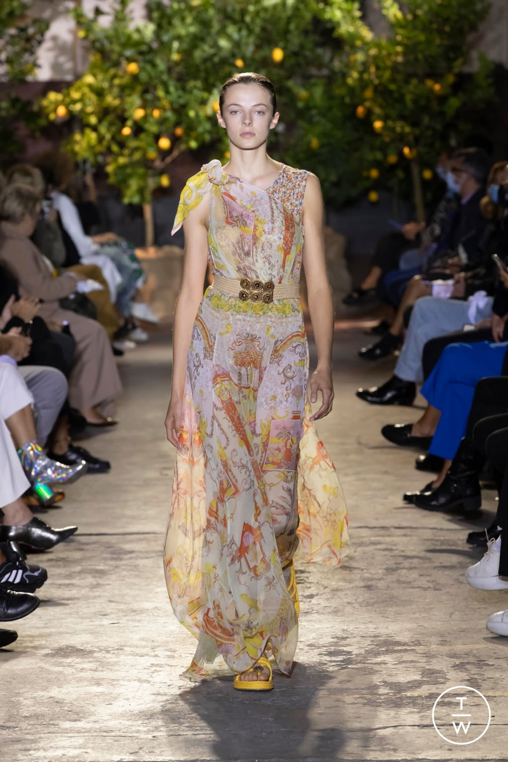 Fashion Week Milan Spring/Summer 2021 look 29 from the Etro collection womenswear