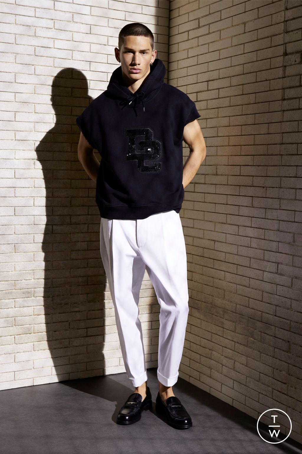 Fashion Week Milan Resort 2024 look 29 from the Dsquared2 collection menswear