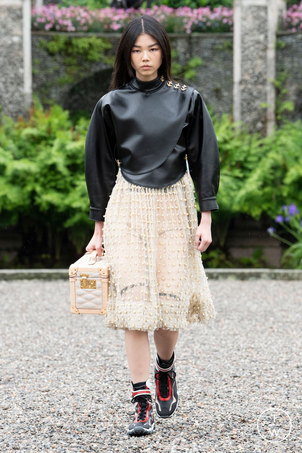Fashion Week Paris Resort 2024 look 29 from the Louis Vuitton collection womenswear