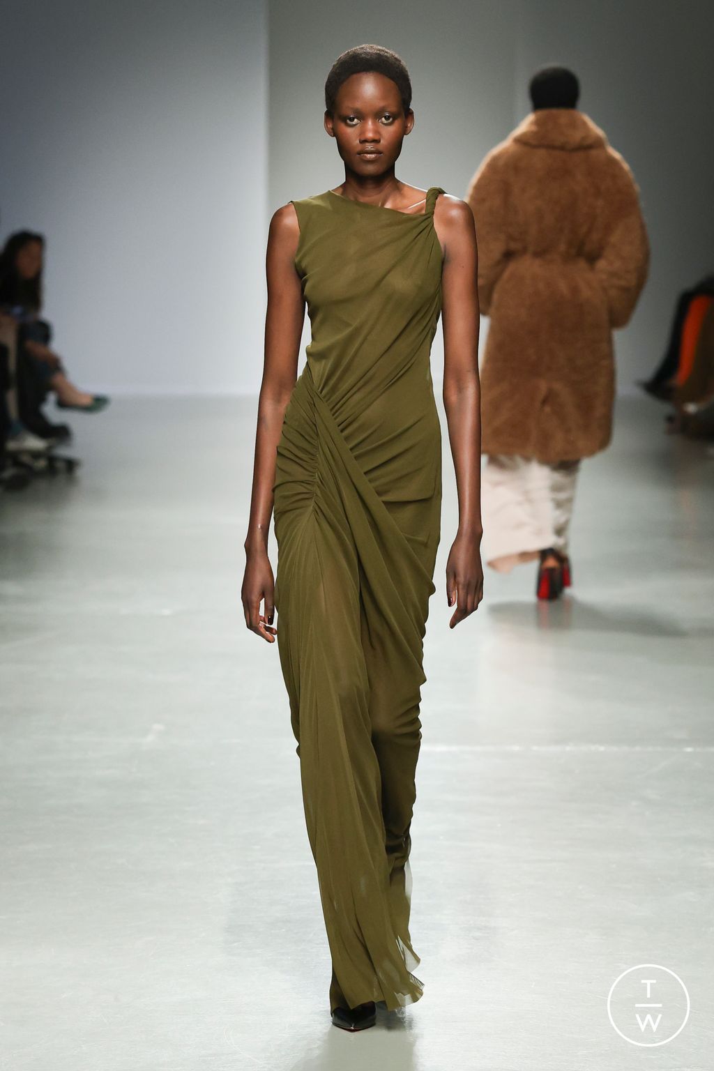 Fashion Week Paris Fall/Winter 2025 look 29 from the Atlein collection 女装