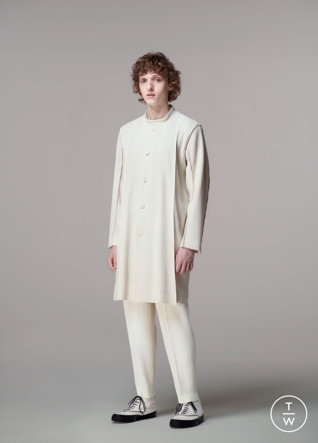 Fashion Week Paris Spring/Summer 2021 look 30 from the HOMME PLISSÉ ISSEY MIYAKE collection 男装
