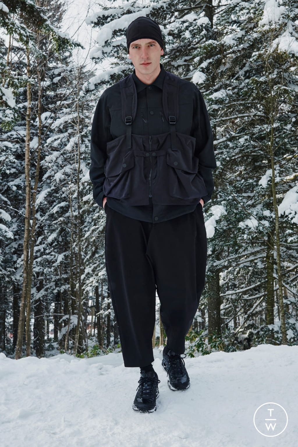 Fashion Week Paris Fall/Winter 2021 look 29 from the White Mountaineering collection menswear