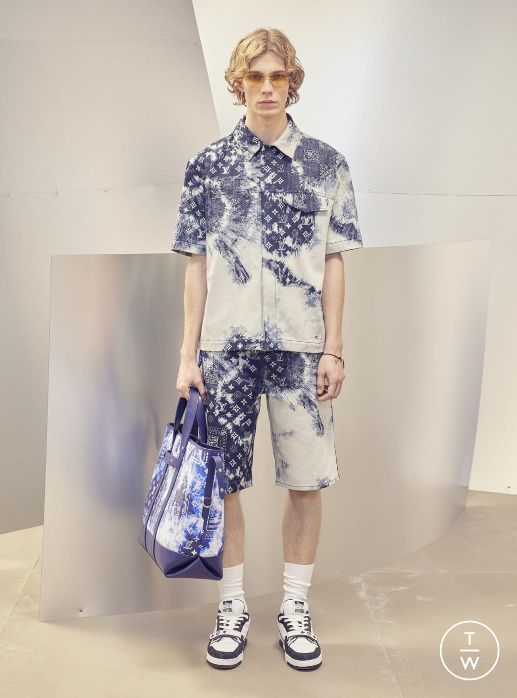 Fashion Week Paris Pre-Fall 2022 look 60 from the Louis Vuitton collection 男装