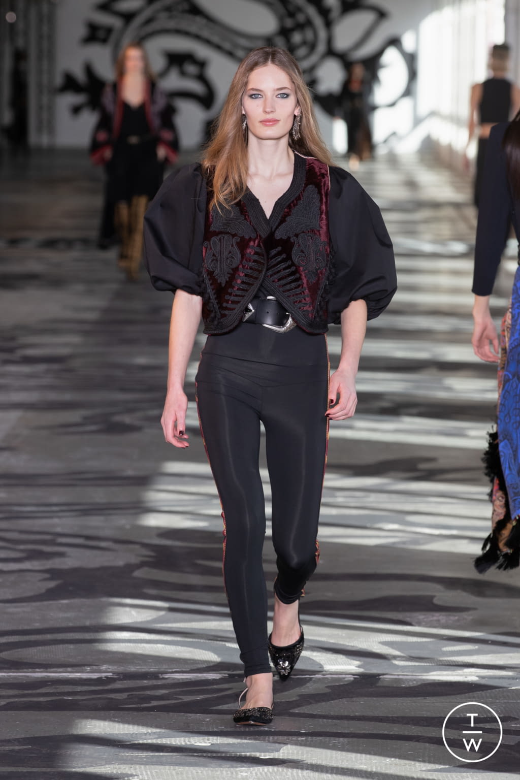 Fashion Week Milan Fall/Winter 2021 look 29 from the Etro collection 女装