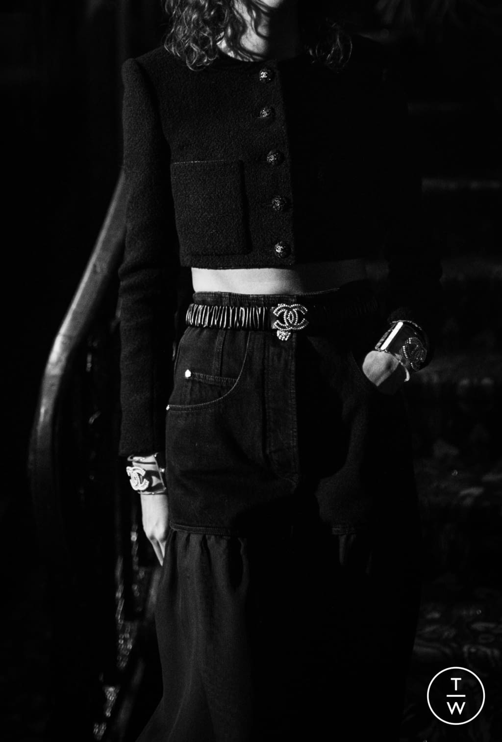 Fashion Week Paris Fall/Winter 2021 look 28 from the Chanel collection womenswear accessories