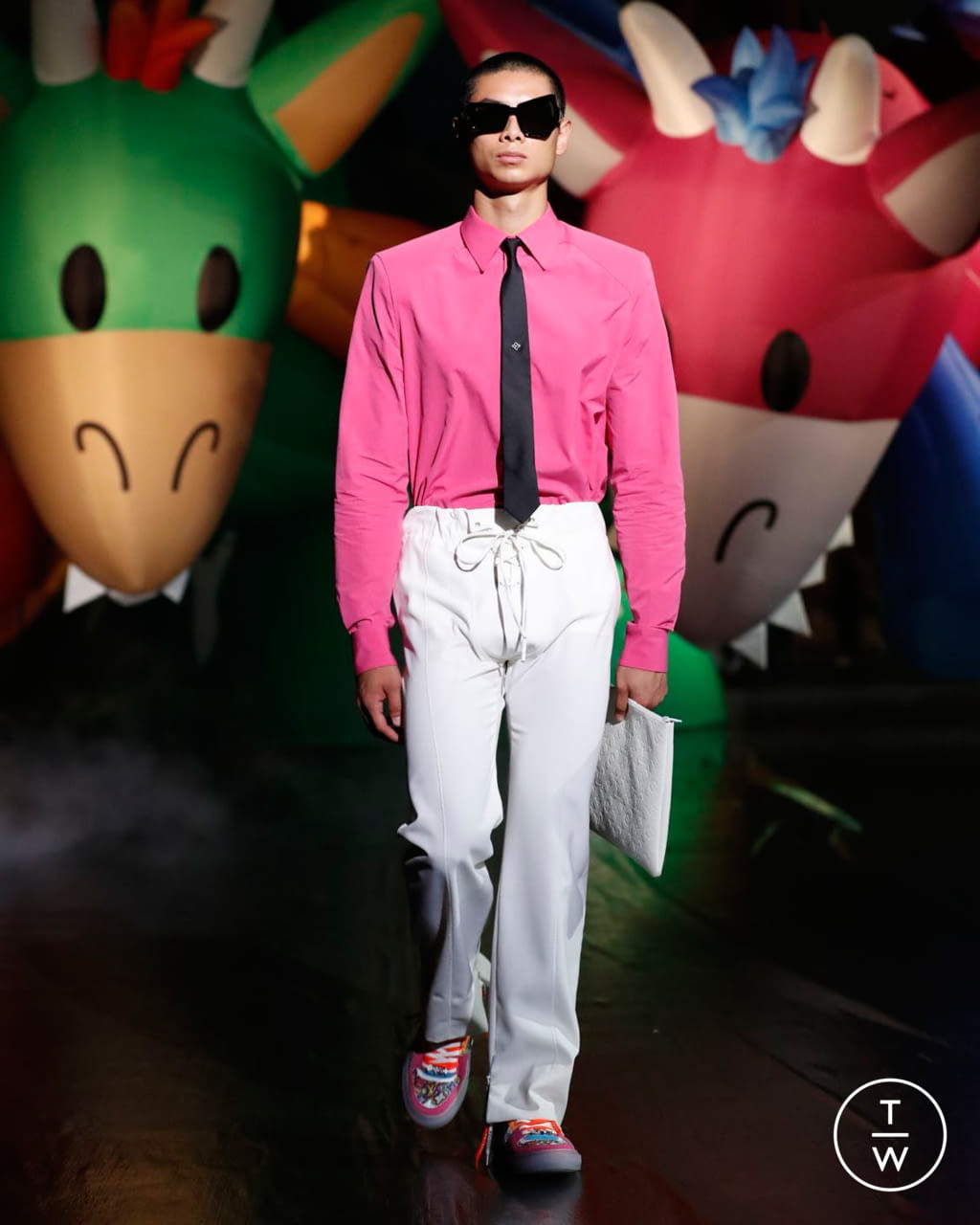 Fashion Week Paris Spring/Summer 2021 look 90 from the Louis Vuitton collection 男装