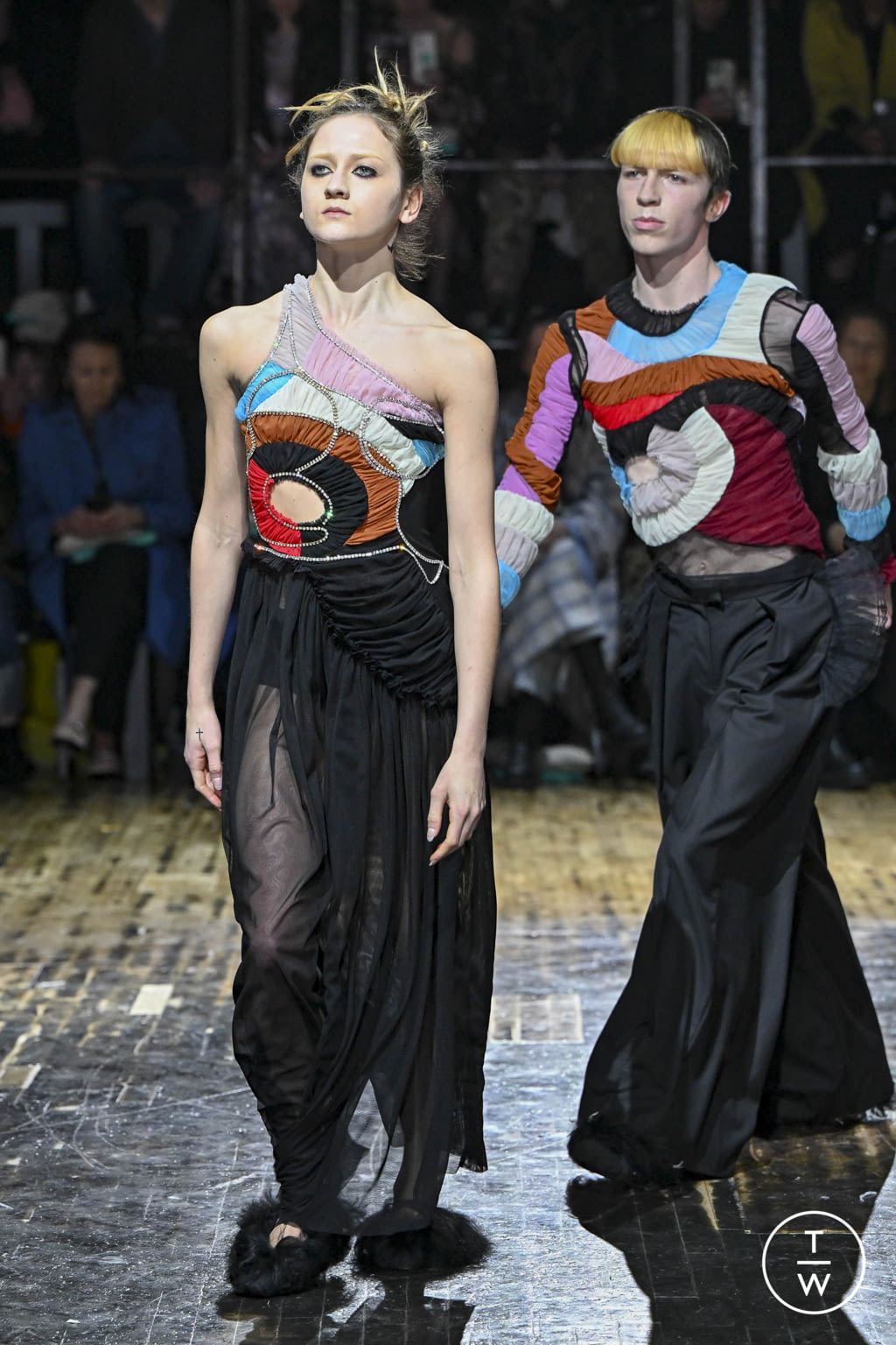 Fashion Week London Fall/Winter 2022 look 27 from the Preen by Thornton Bregazzi collection 女装