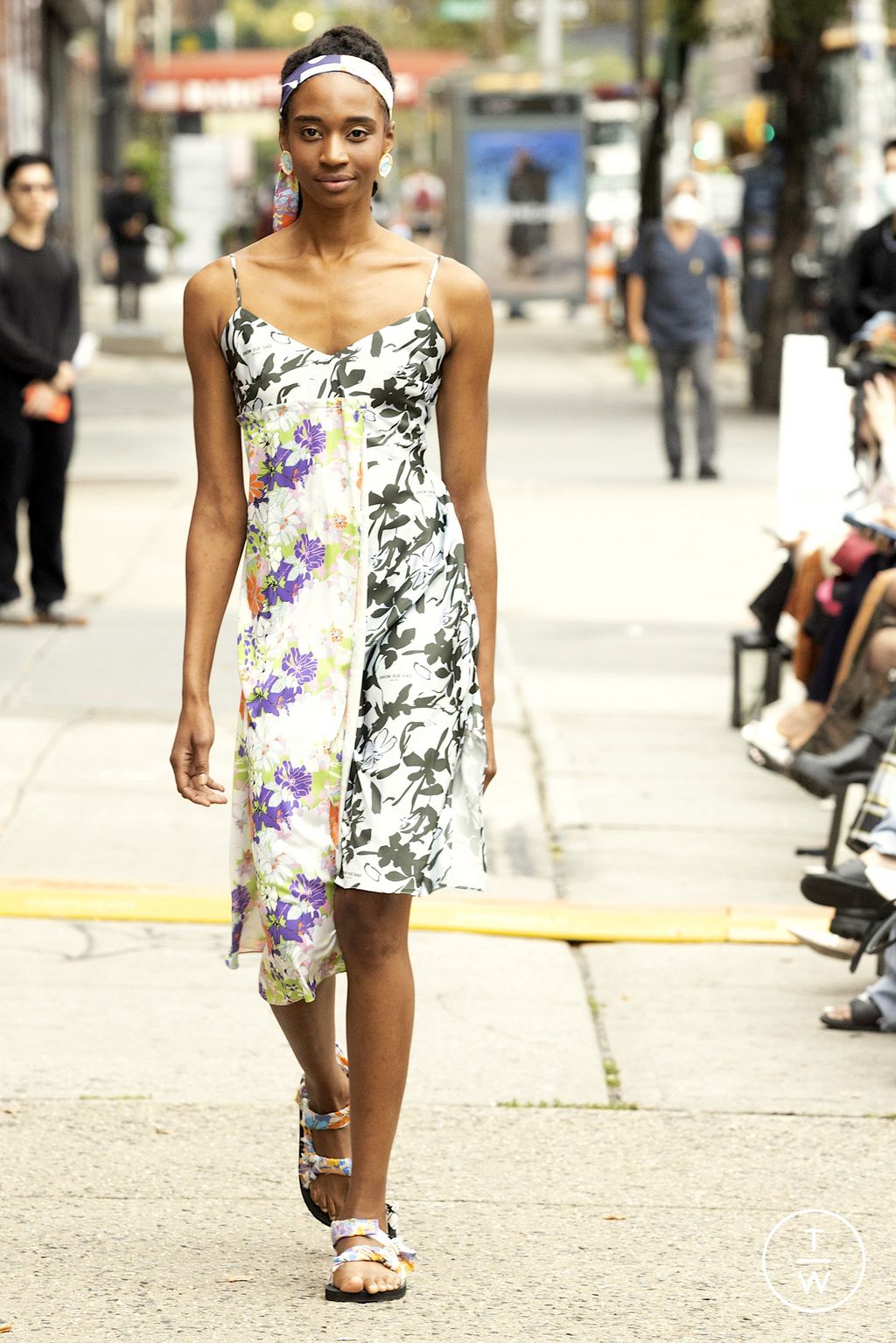 Fashion Week New York Spring/Summer 2023 look 22 from the SNOW XUE GAO collection womenswear