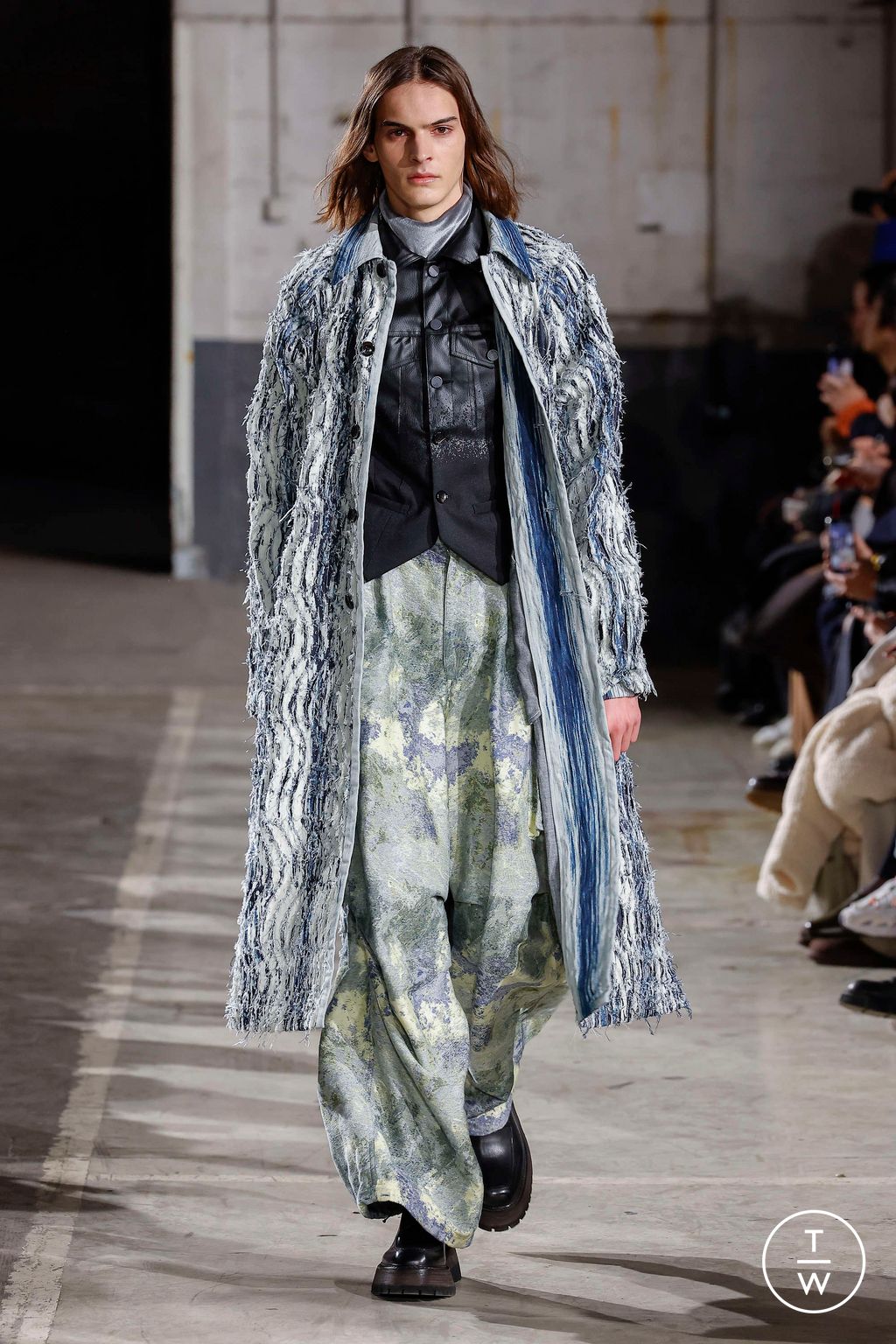 Fashion Week Paris Fall/Winter 2023 look 5 from the TAAKK collection 男装