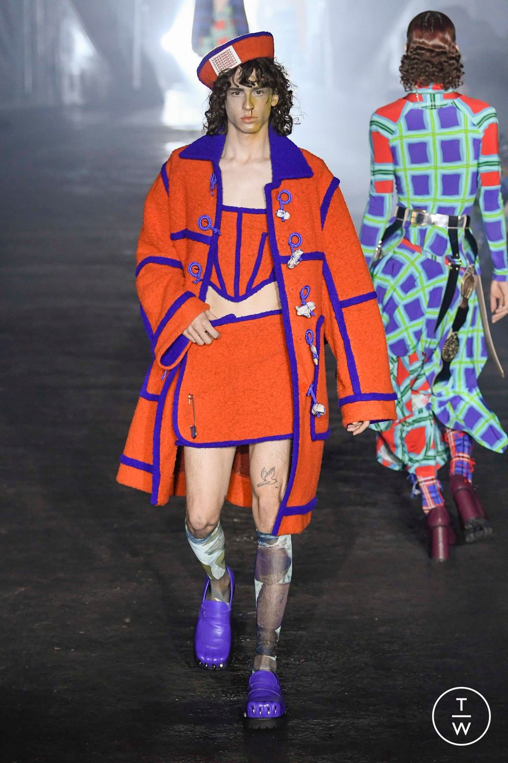 Fashion Week Milan Fall/Winter 2023 look 43 de la collection Charles Jeffrey LOVERBOY menswear