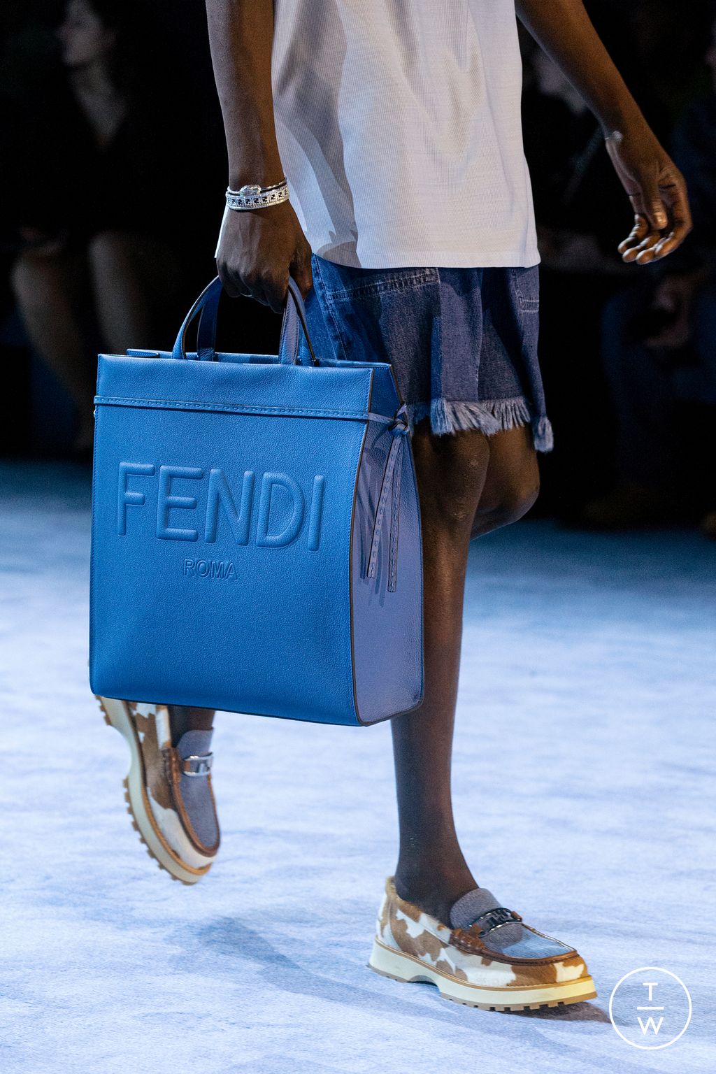 Fashion Week Milan Spring/Summer 2023 look 25 from the Fendi collection 男装配饰