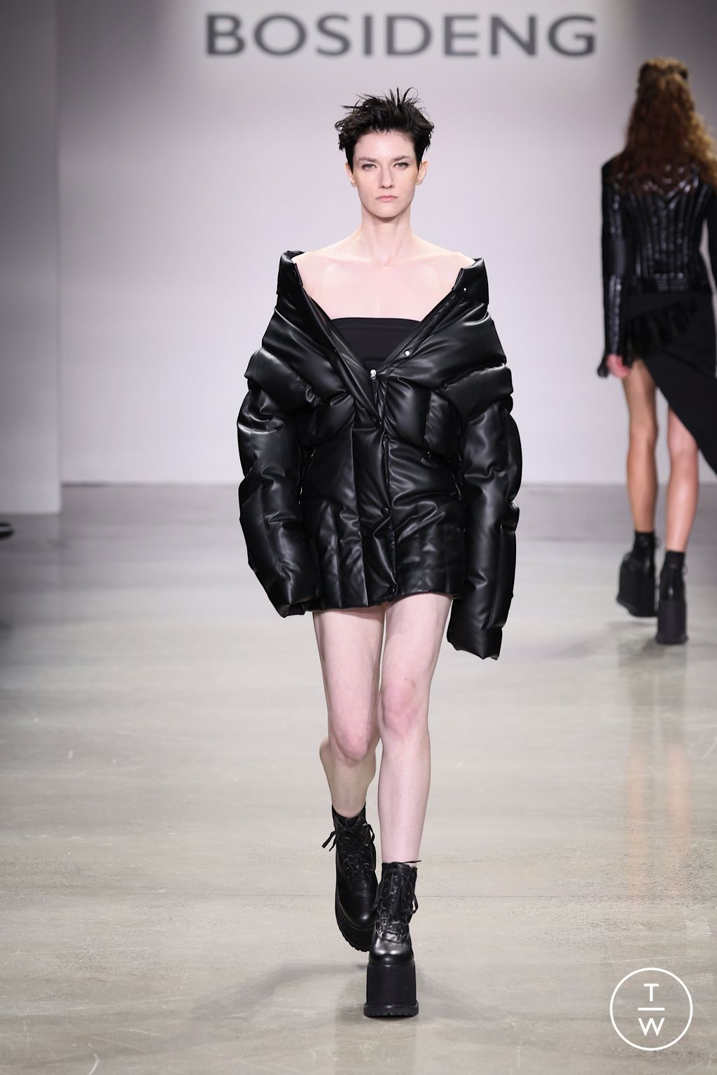 Fashion Week New York Spring/Summer 2023 look 34 from the Bosideng collection womenswear