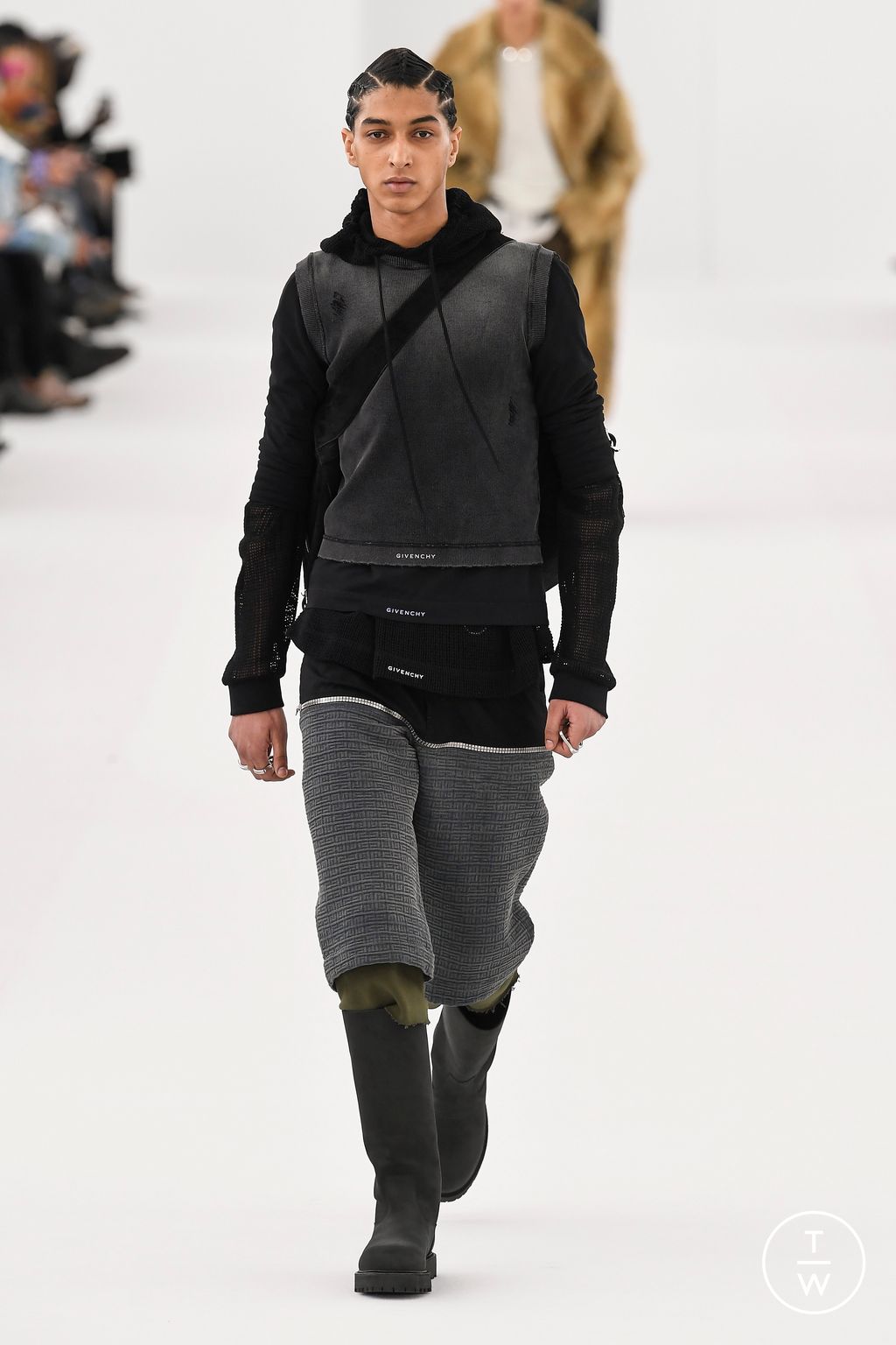 Fashion Week Paris Fall/Winter 2023 look 9 de la collection Givenchy menswear