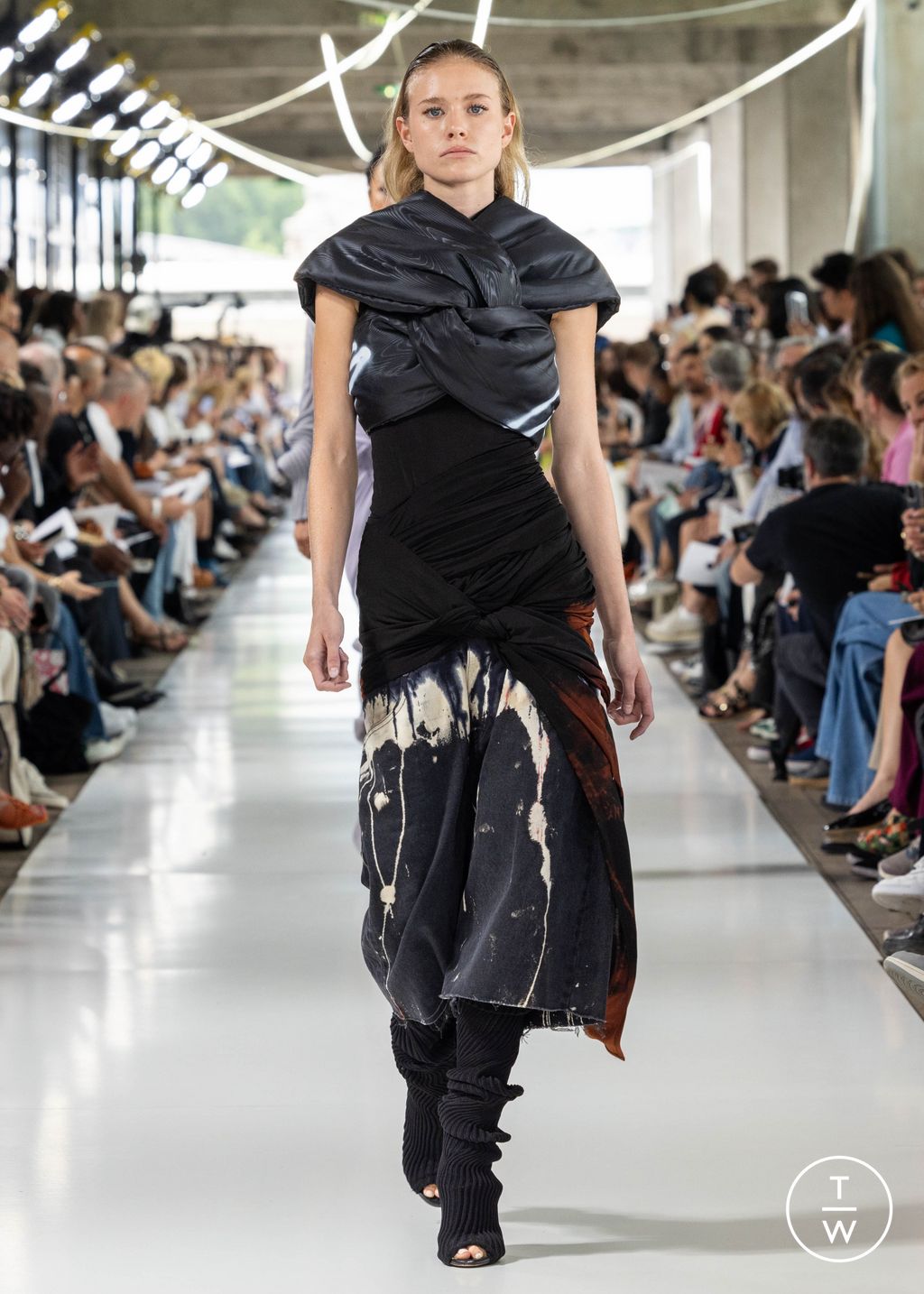 Fashion Week Paris Spring/Summer 2024 look 29 from the IFM PARIS collection 男装