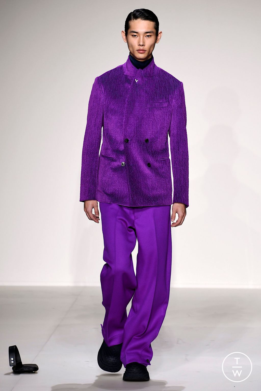 Fashion Week Milan Fall/Winter 2023 look 72 from the Emporio Armani collection menswear
