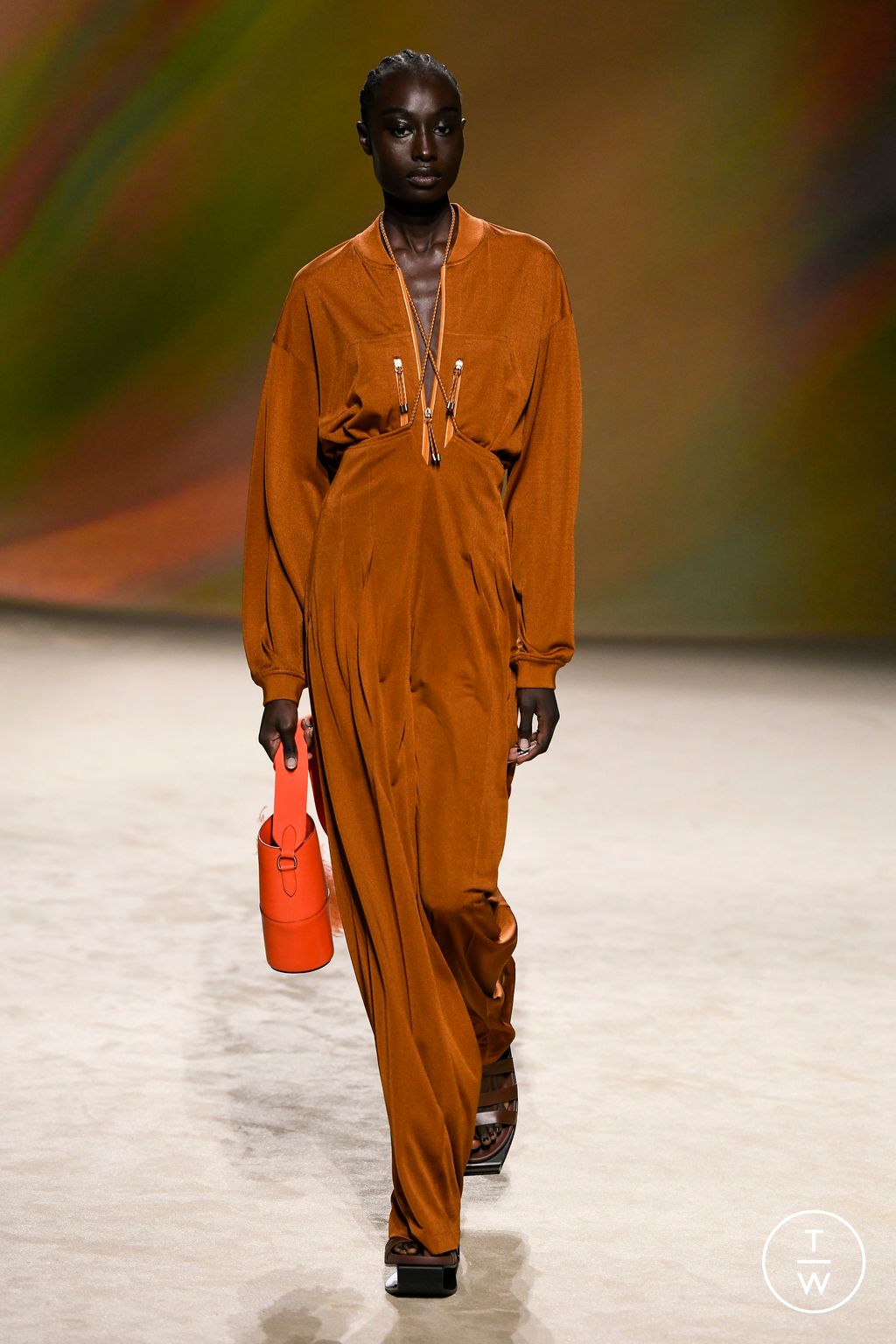 Fashion Week Paris Spring/Summer 2023 look 23 from the Hermès collection womenswear
