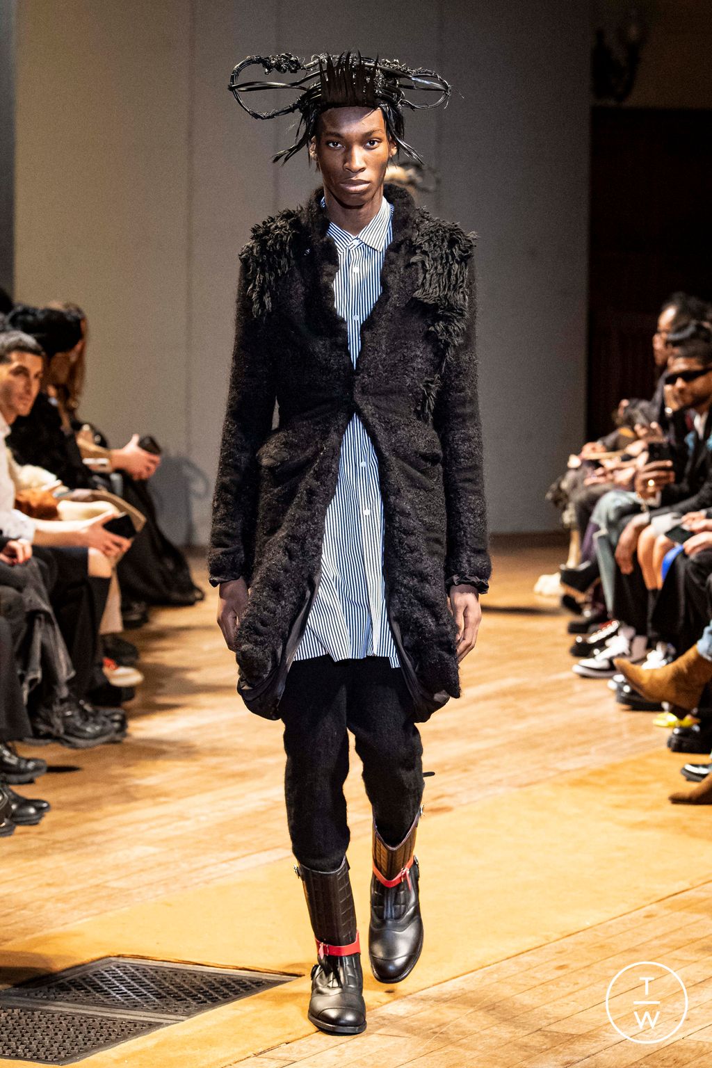 Fashion Week Paris Fall/Winter 2023 look 17 from the Comme des Garçons Homme Plus collection menswear
