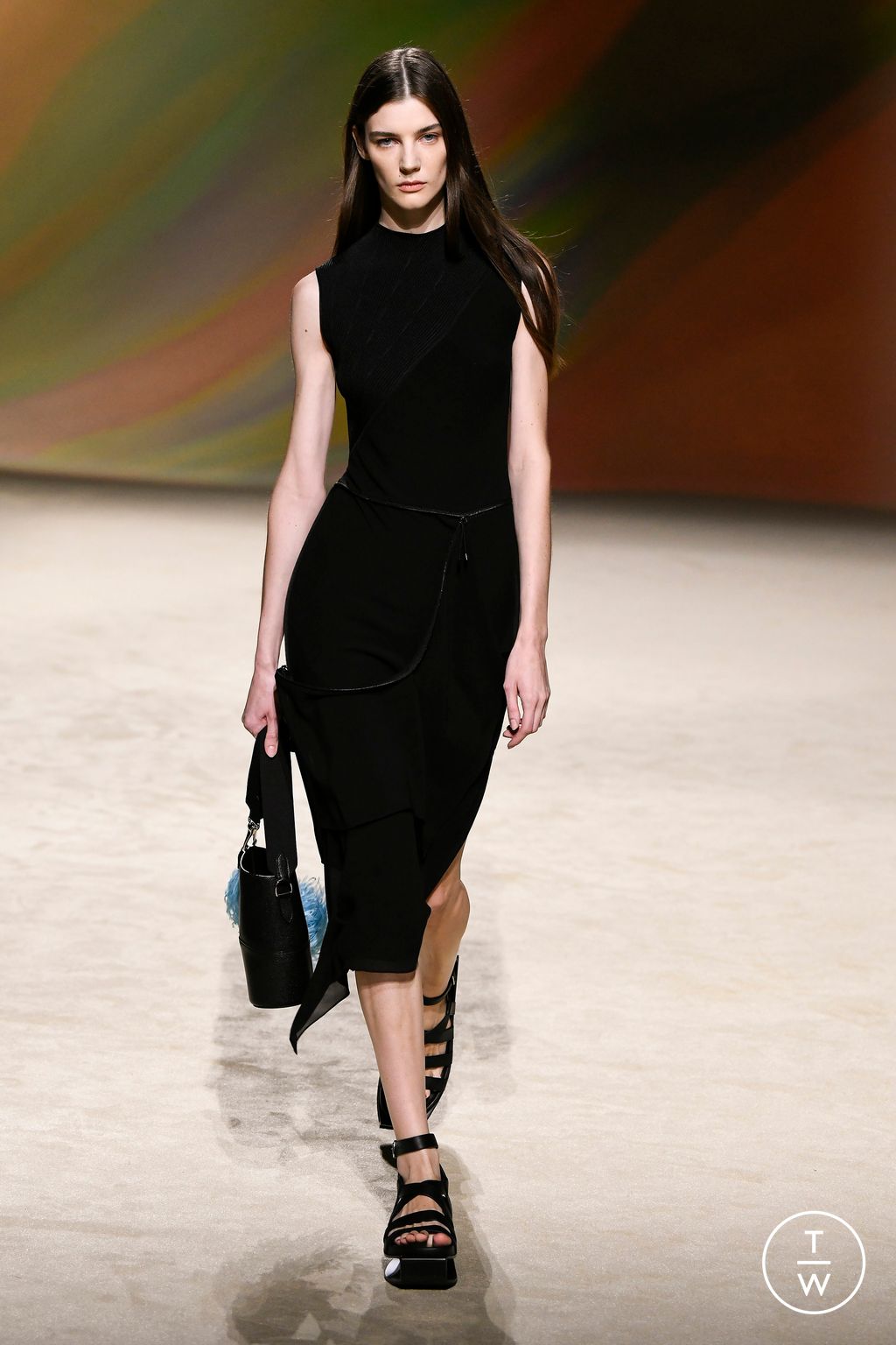 Fashion Week Paris Spring/Summer 2023 look 36 from the Hermès collection womenswear