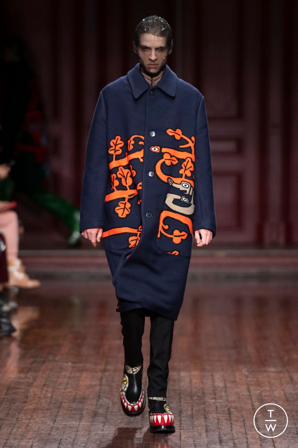 Fashion Week Paris Fall/Winter 2023 look 17 from the Walter Van Beirendonck collection menswear