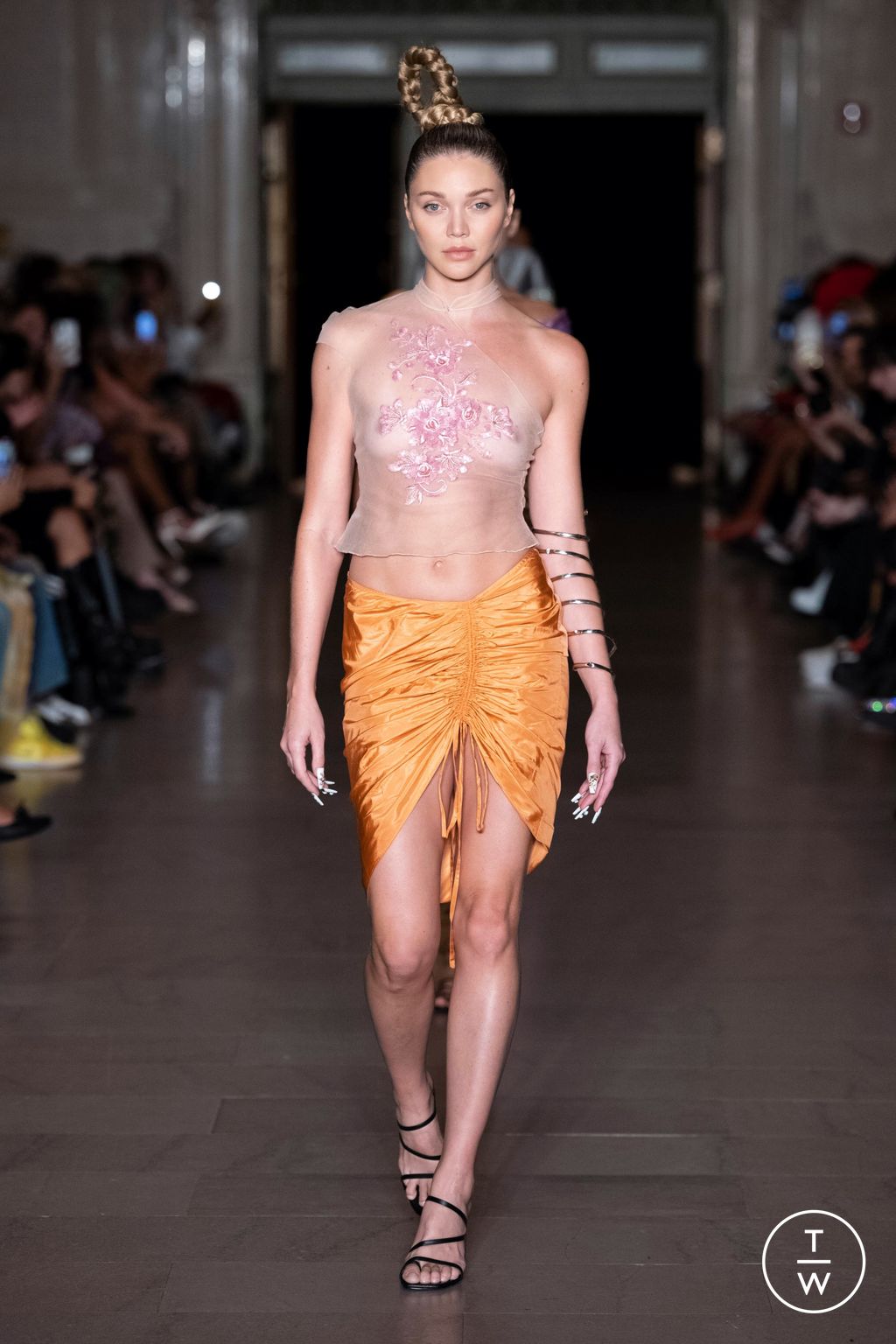 Fashion Week New York Spring/Summer 2023 look 2 de la collection Kim Shui womenswear