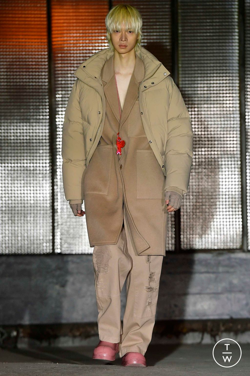 Fashion Week Paris Fall/Winter 2023 look 6 from the Études collection 男装