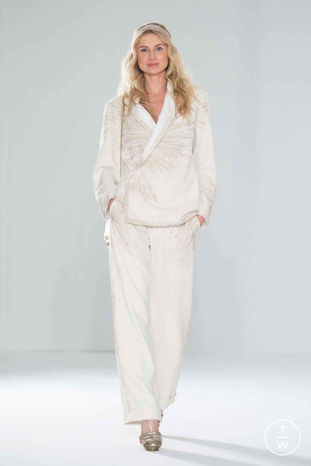 Fashion Week Paris Spring/Summer 2023 look 1 from the Julien Fournié collection 高级定制