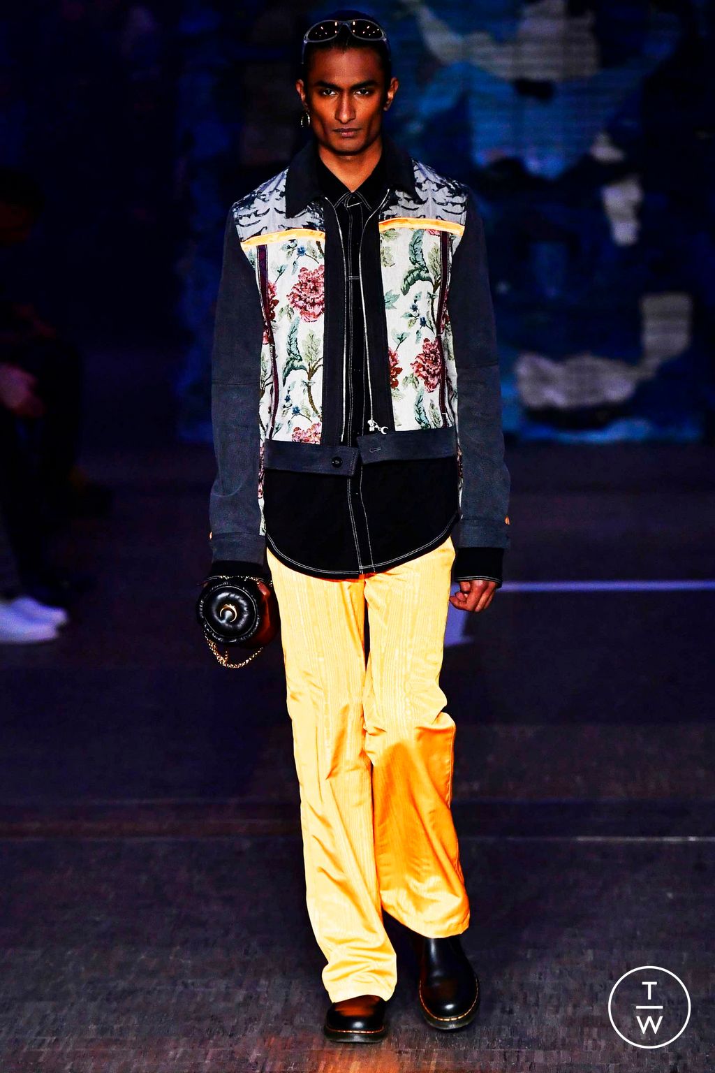 Fashion Week Paris Fall/Winter 2023 look 41 de la collection Marine Serre menswear